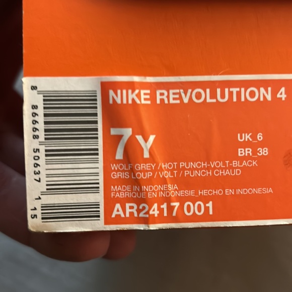 Brand new in box  never worn daughter wouldn’t wear - Picture 7 of 7